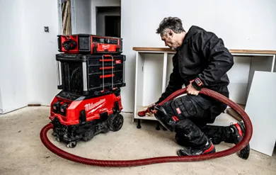 Milwaukee Dual Battery Dust Extractor